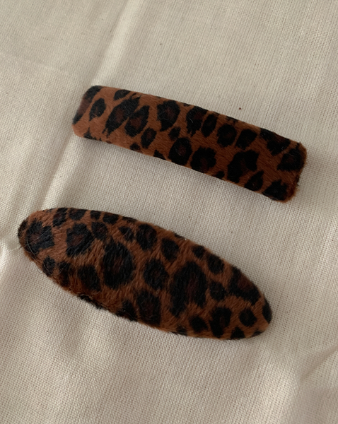 [moat] Calf Leopard Hairpin