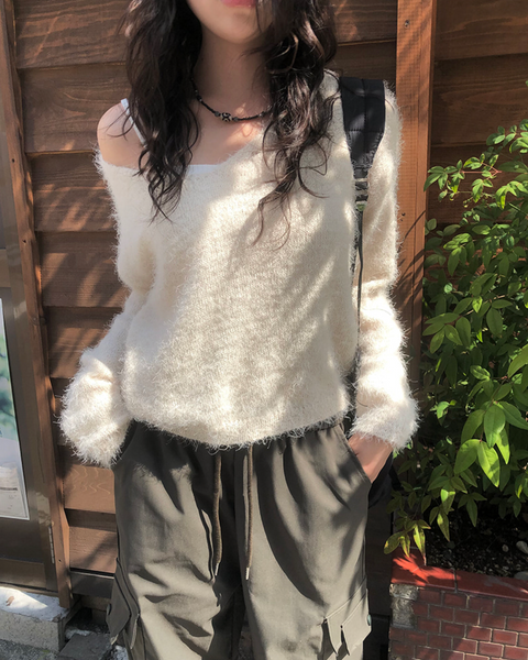 [anyonemore] Back Ribbon Angora V-Neck Crop Knit