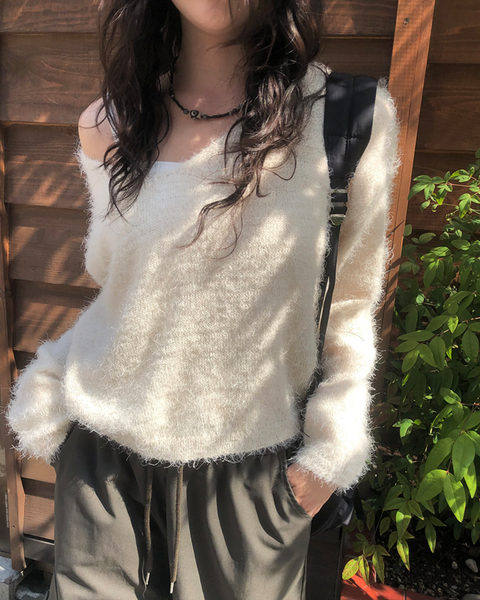 [anyonemore] Back Ribbon Angora V-Neck Crop Knit