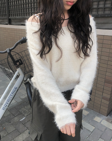 [anyonemore] Back Ribbon Angora V-Neck Crop Knit