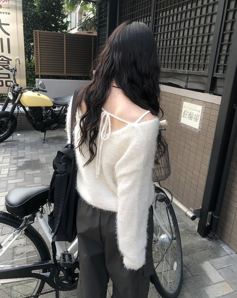 [anyonemore] Back Ribbon Angora V-Neck Crop Knit