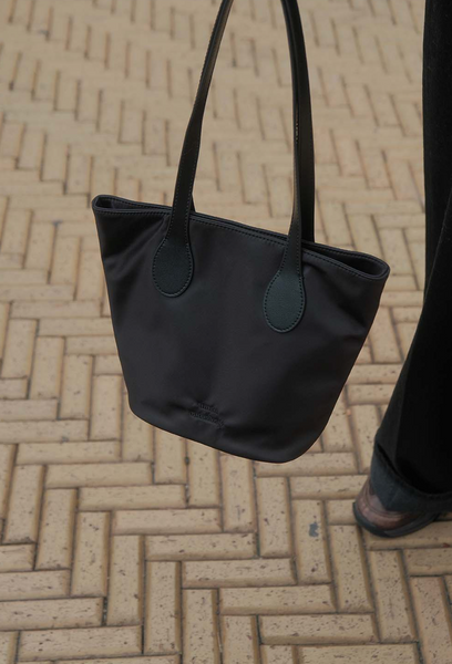 [mucu and ebony] Demure Bag Black