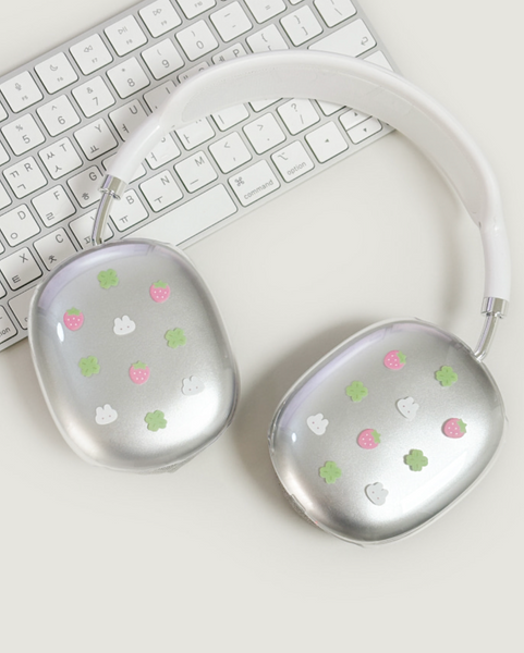 [monani studio] Clover Strawberry Rabbit Airpods Max Case