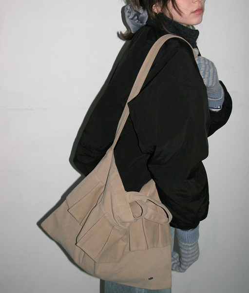 [VOOR] Washing Cotton Ruffle Hand & Cross Bag Beige