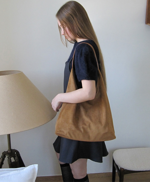 [DUMARO] Merci Suede Shoulder Bag / Camel