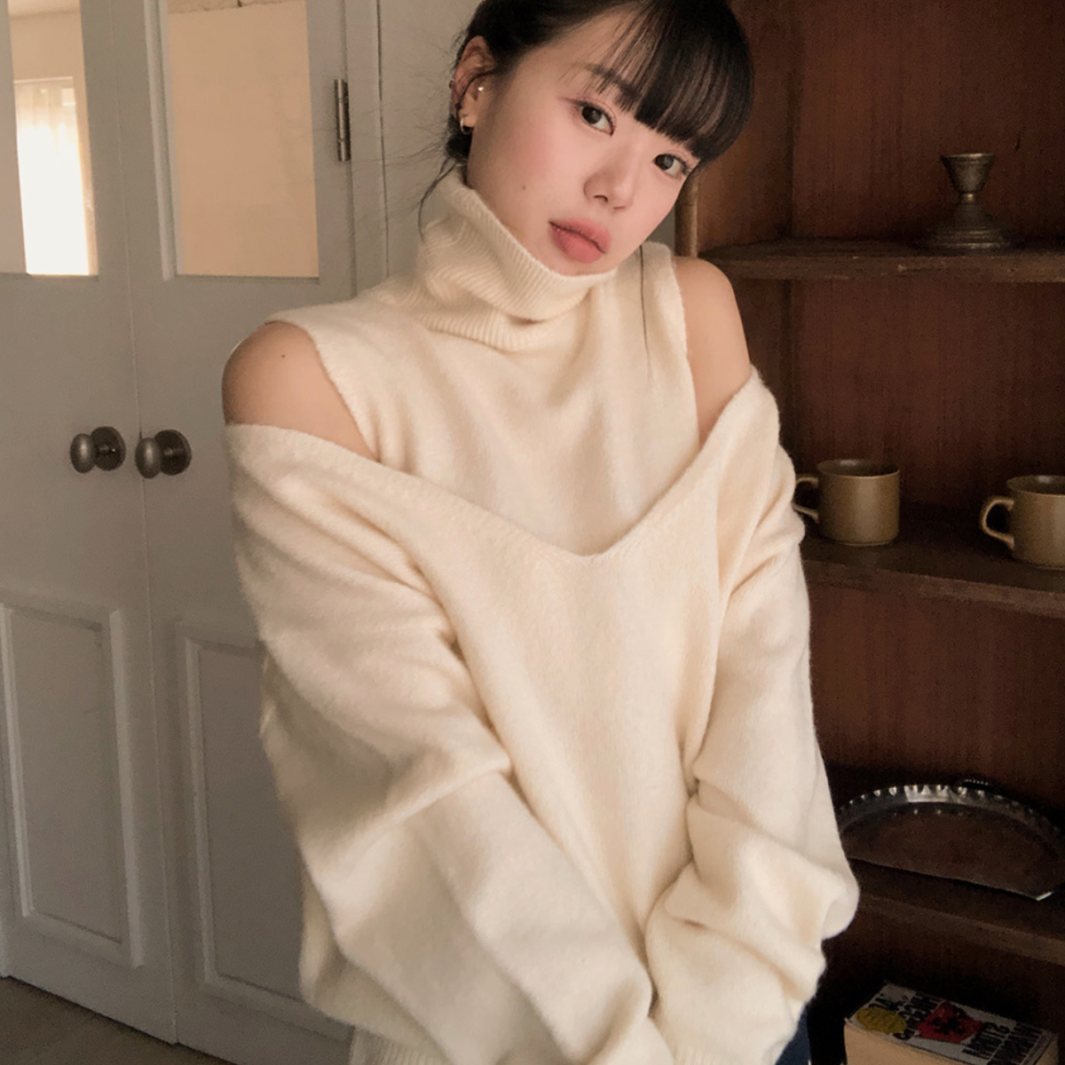 [VINVLE] Celino Off-Shoulder Knitwear + Turtleneck Knitwear SET