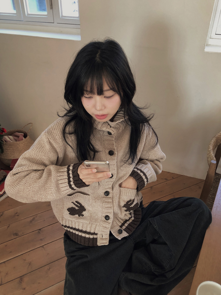 [VINVLE] Rabbit Button High-Neck Cardigan