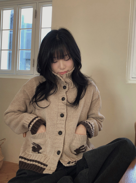 [VINVLE] Rabbit Button High-Neck Cardigan