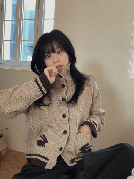 [VINVLE] Rabbit Button High-Neck Cardigan