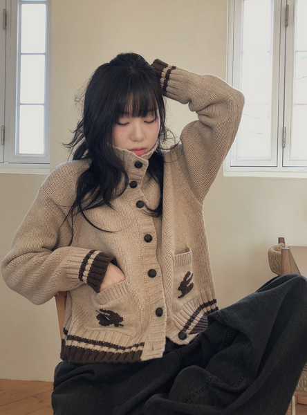 [VINVLE] Rabbit Button High-Neck Cardigan