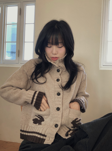 [VINVLE] Rabbit Button High-Neck Cardigan