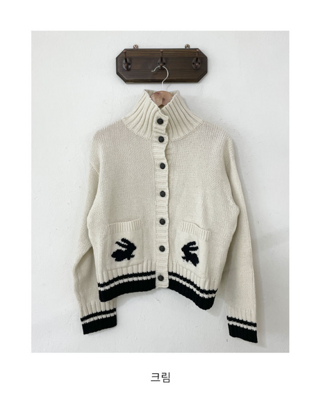 [VINVLE] Rabbit Button High-Neck Cardigan