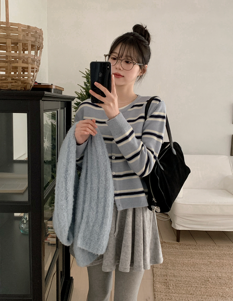 [SHOPPERLAND] Blue Fluffy Stripe Knit Cardigan