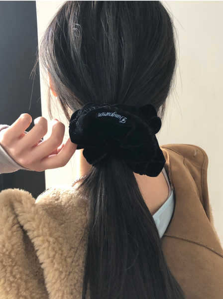 [DUNGEUREON] *made* Bella Velvet Scrunchies