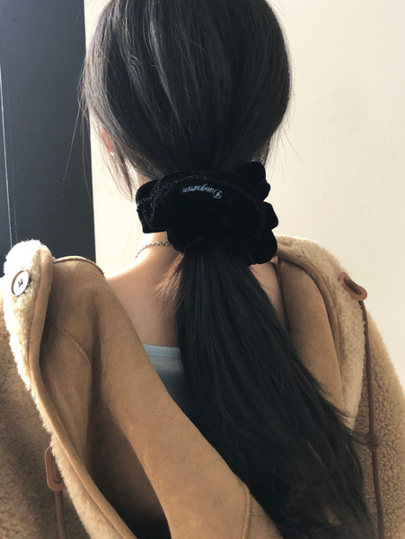 [DUNGEUREON] *made* Bella Velvet Scrunchies