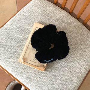 [DUNGEUREON] *made* Bella Velvet Scrunchies