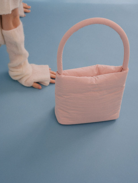 [mucu and ebony] Near Padding Bag Pink