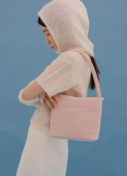 [mucu and ebony] Near Padding Bag Pink