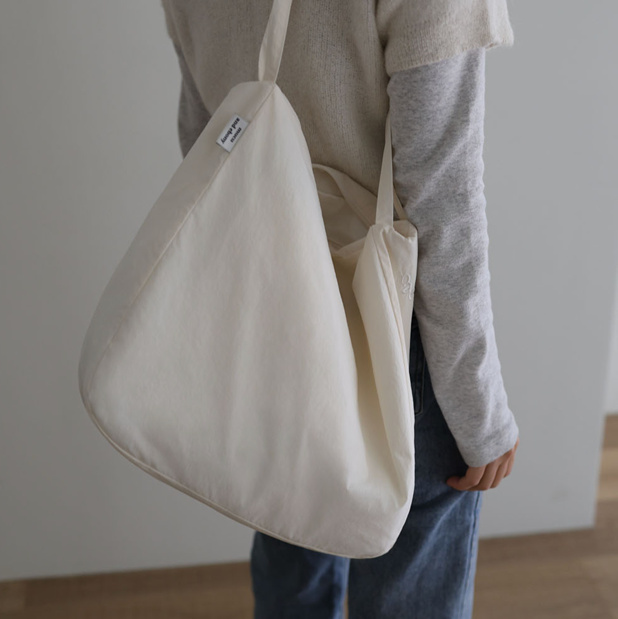 [mucu and ebony] More Mellow Bag Ivory