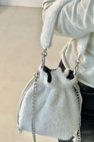 [NOT THINK] White Pouch Bag