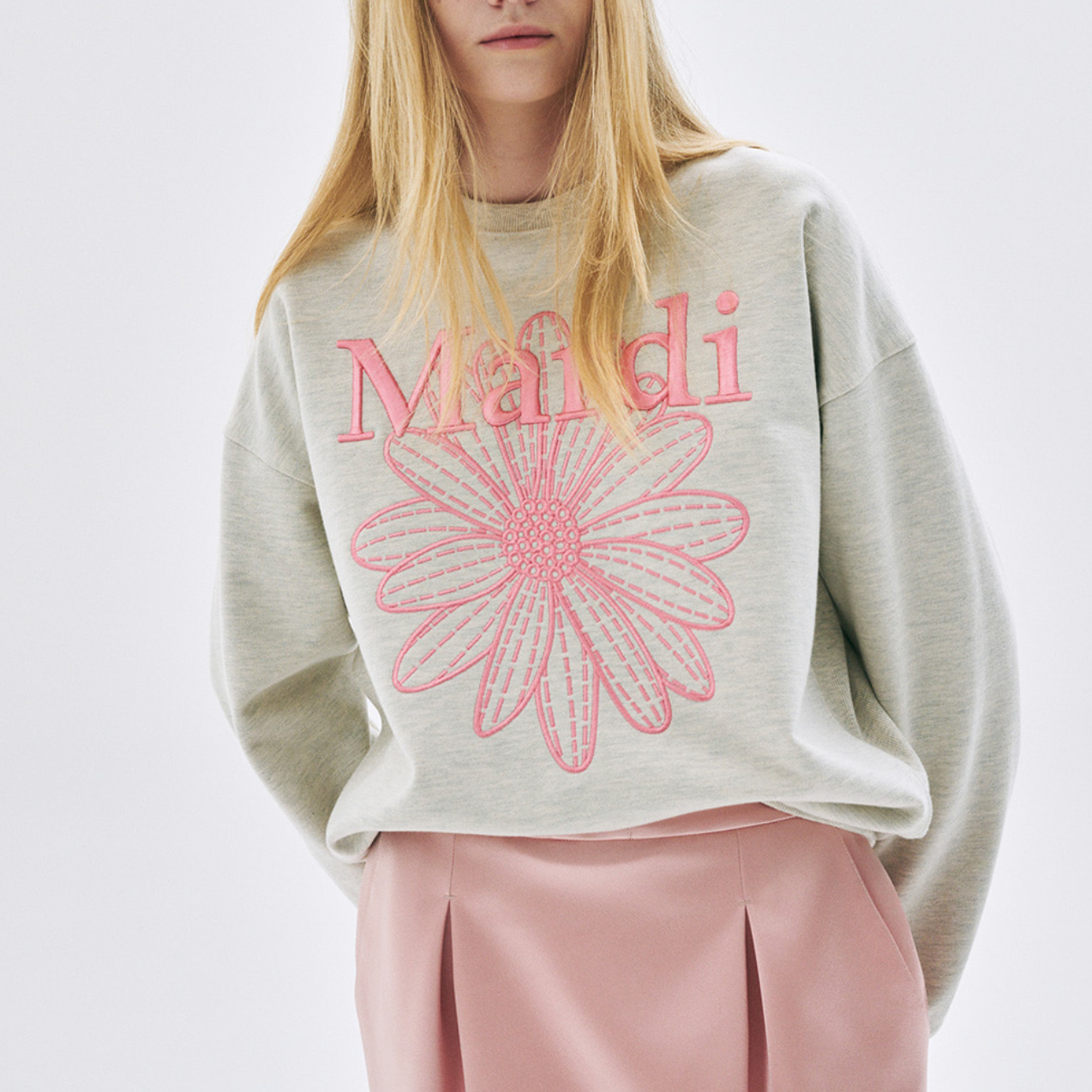 [MARDI MERCREDI] SWEATSHIRT FLOWERMARDI NEEDLEWORK OATMEAL PEONY