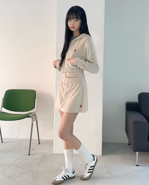 [muahmuah] Velour Training Hooded Skirt (Beige)