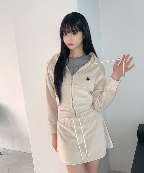 [muahmuah] Velour Training Hooded Skirt (Beige)