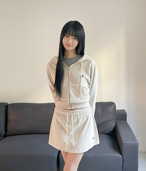 [muahmuah] Velour Training Hooded Skirt (Beige)