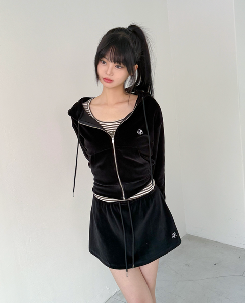 [muahmuah] Velour Training Hooded Skirt (Black)