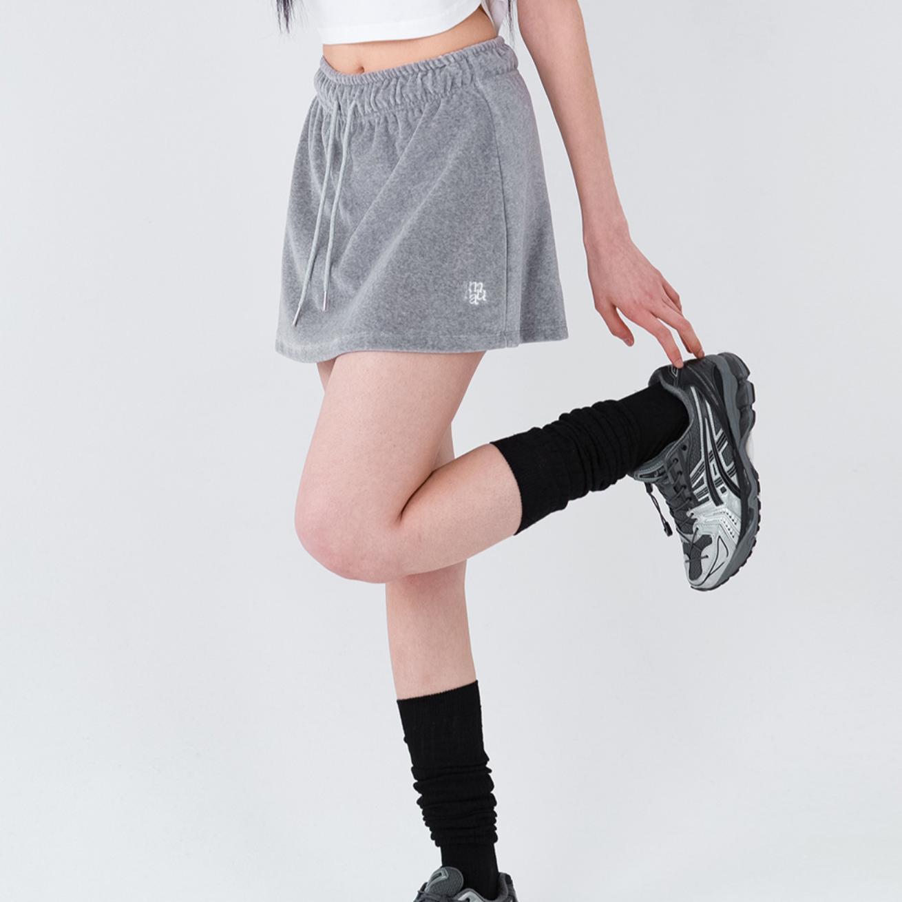 [muahmuah] Velour Training Hooded Skirt (Grey)