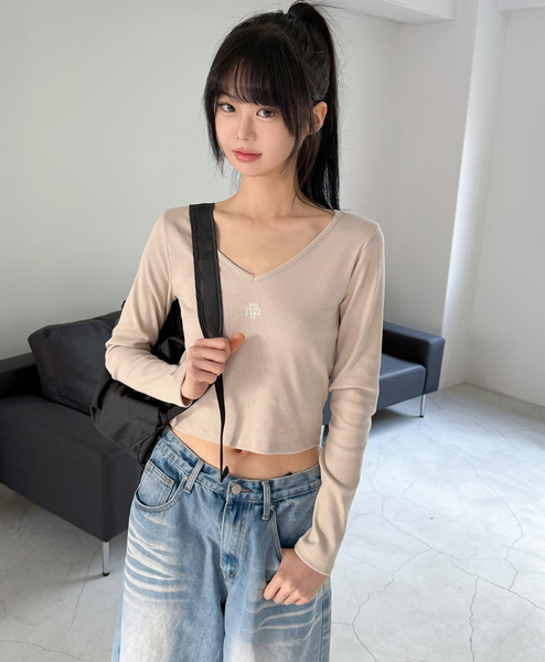 [muahmuah] Stitch V-neck Long-Sleeved T-shirt (Beige)