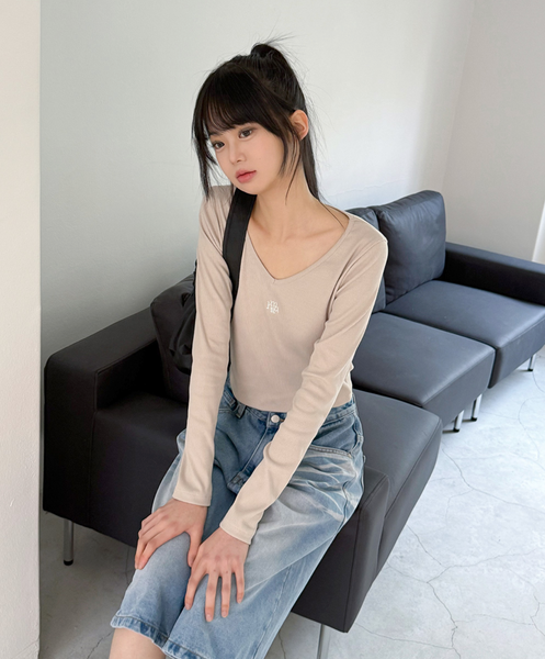 [muahmuah] Stitch V-neck Long-Sleeved T-shirt (Beige)