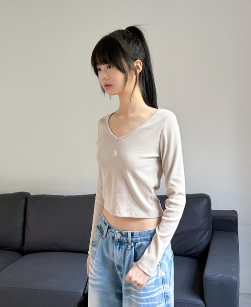 [muahmuah] Stitch V-neck Long-Sleeved T-shirt (Beige)