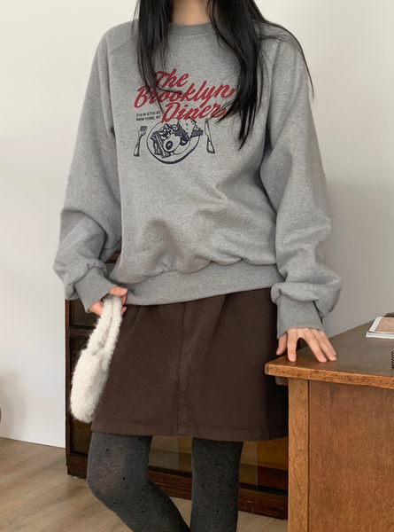 [98°C] Dining Printed Fleece Sweatshirt