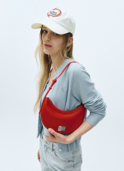 [MARITHÉ FRANÇOIS GIRBAUD] CLASSIC LOGO HALF MOON SHOULDER BAG red