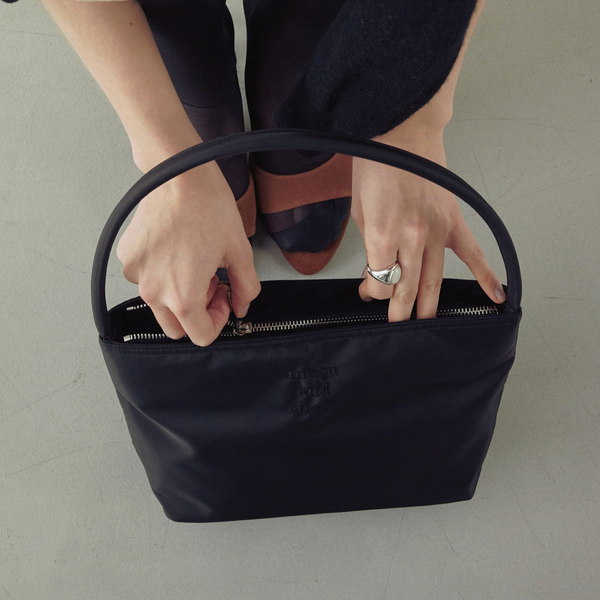 [mucu and ebony] Near Flat Bag Black