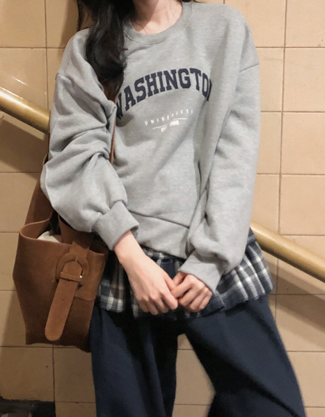 [SLOWAND] Lettering Unbalanced Slit Sweatshirt