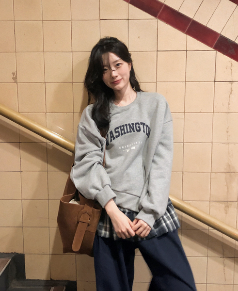 [SLOWAND] Lettering Unbalanced Slit Sweatshirt