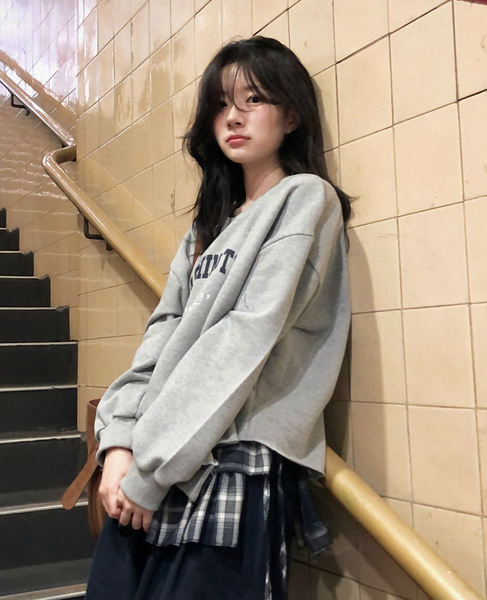 [SLOWAND] Lettering Unbalanced Slit Sweatshirt