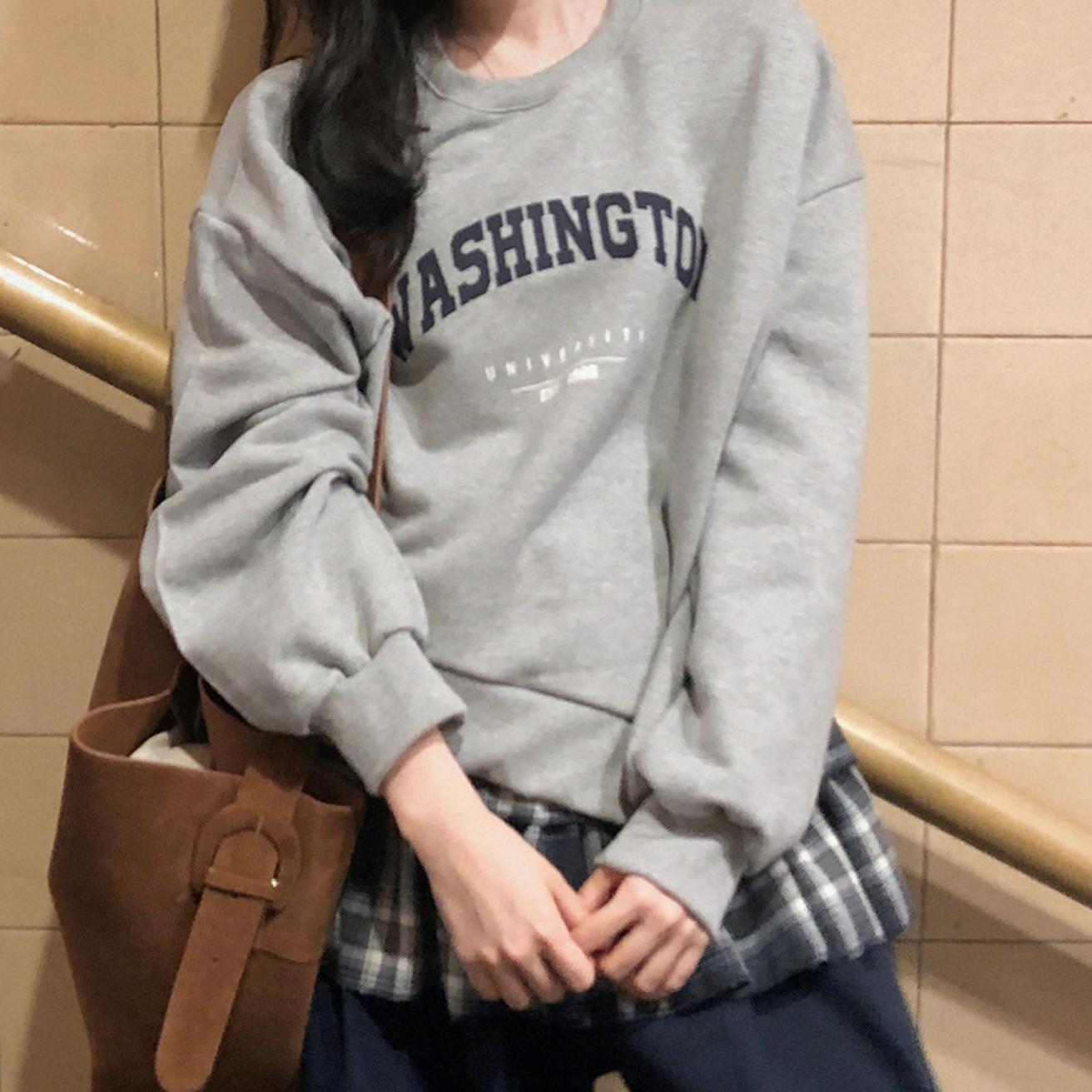 [SLOWAND] Lettering Unbalanced Slit Sweatshirt