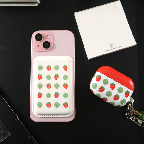 [KEZIM VILLAGE] STRAWBERRY & CLOVER Airpods Case