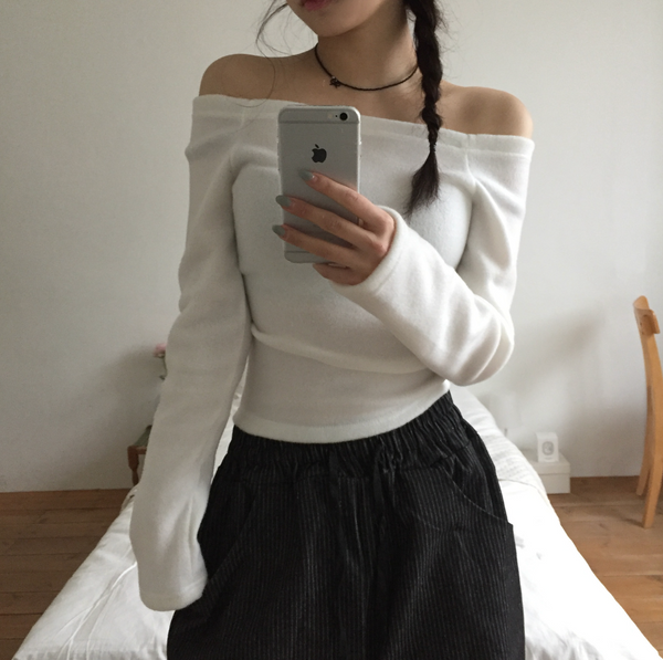 [MODIMOOD] Off Shoulder Fleece Tee