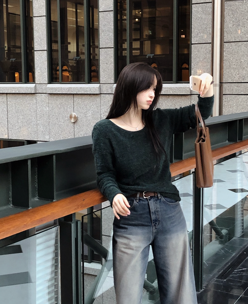 [SLOWAND] # SLOWMADE Soft and Slim-Fit Knit Top