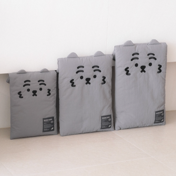 [MUZIK TIGER] Tiger Slim Laptop Pouch (Charcoal)