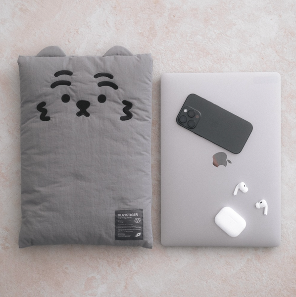 [MUZIK TIGER] Tiger Slim Laptop Pouch (Charcoal)