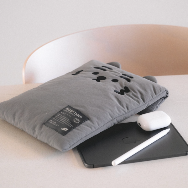 [MUZIK TIGER] Tiger Slim Laptop Pouch (Charcoal)