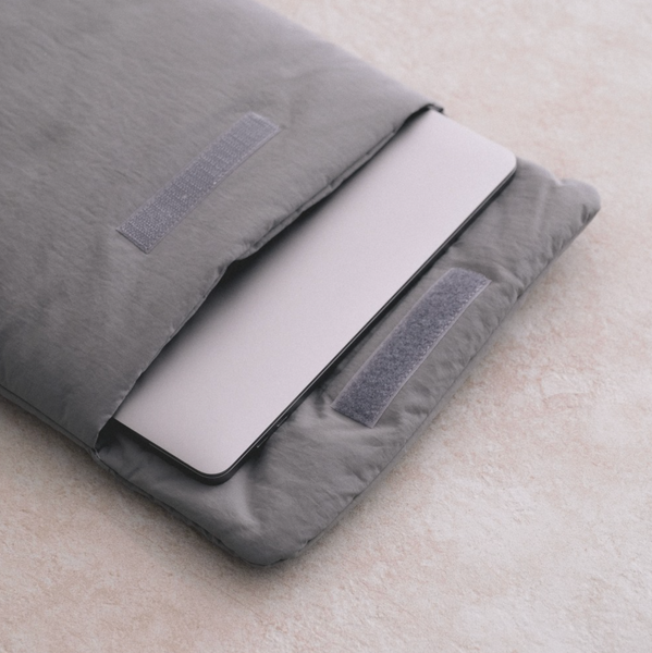 [MUZIK TIGER] Tiger Slim Laptop Pouch (Charcoal)