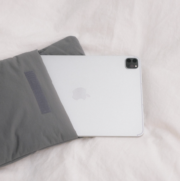 [MUZIK TIGER] Tiger Slim Laptop Pouch (Charcoal)