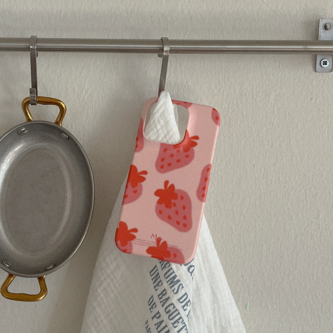 [Mademoment] Strawberry Delight Pattern Hard Case