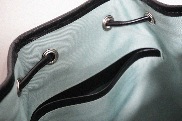 [omnipotent] Clé de bucket bag Black